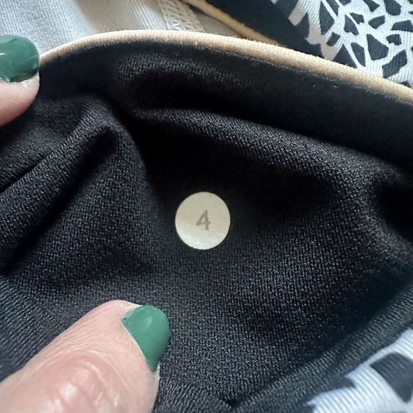 Lululemon Inspire Tight II 7/8 Yoga Legging Black & White With Mesh Women Size 4 - Picture 14 of 14